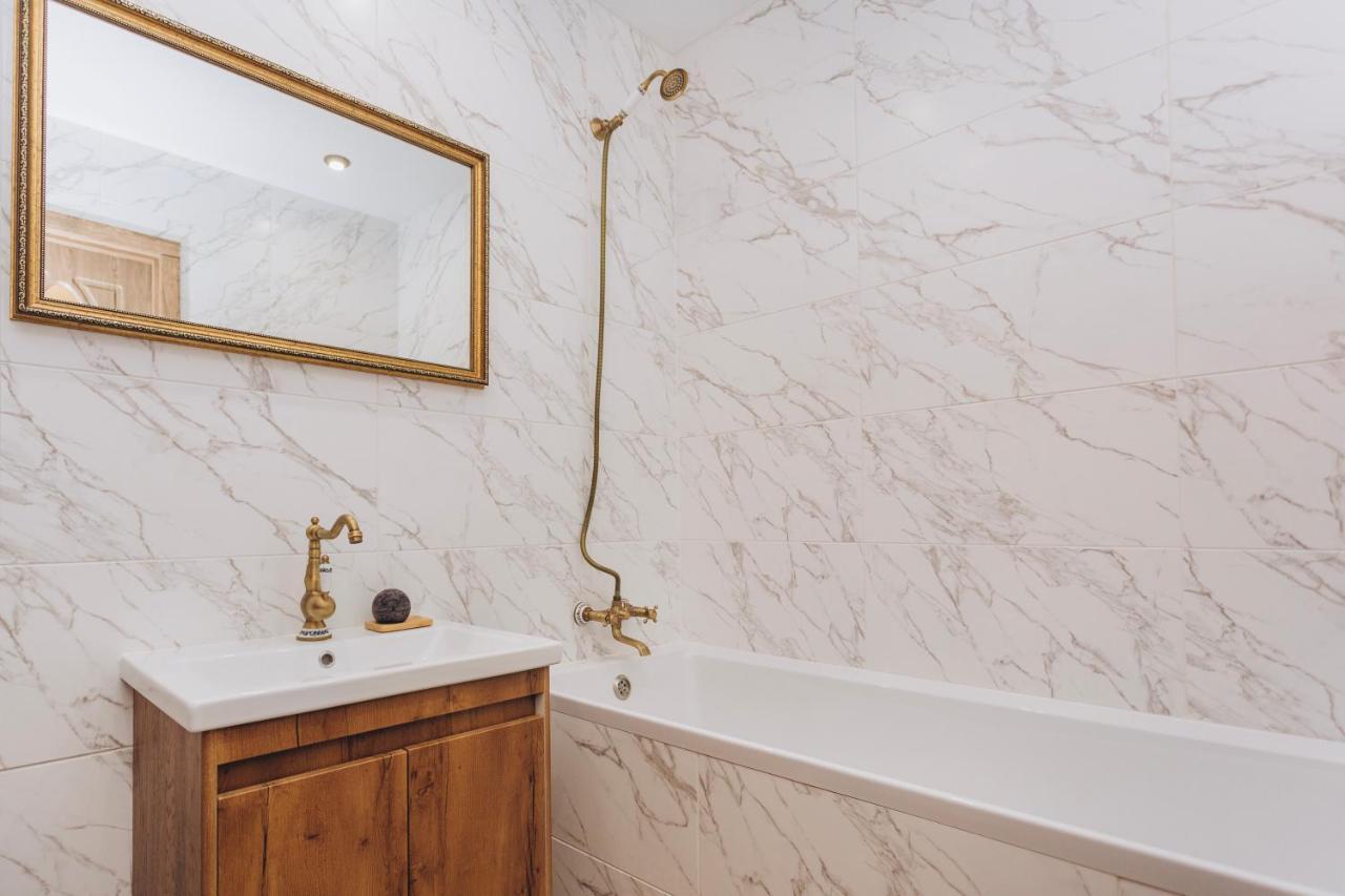 Luxe Apartments 5.26 Near Lavina 5 Floor Суми Екстериор снимка